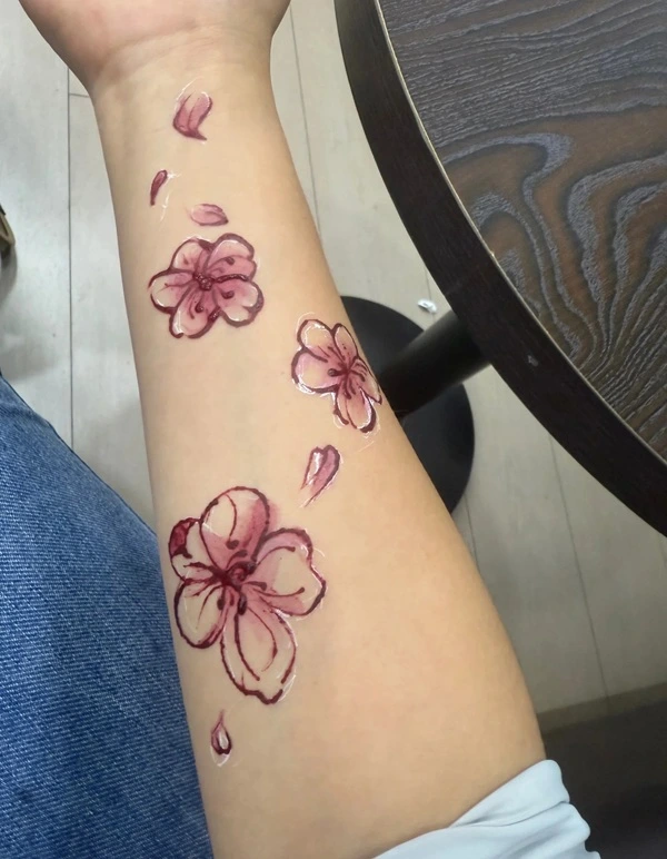 Tattoo hoa anh đào nữ đẹp nhất 2025