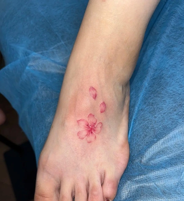 Tattoo hoa anh đào nữ phong cách Nhật Bản