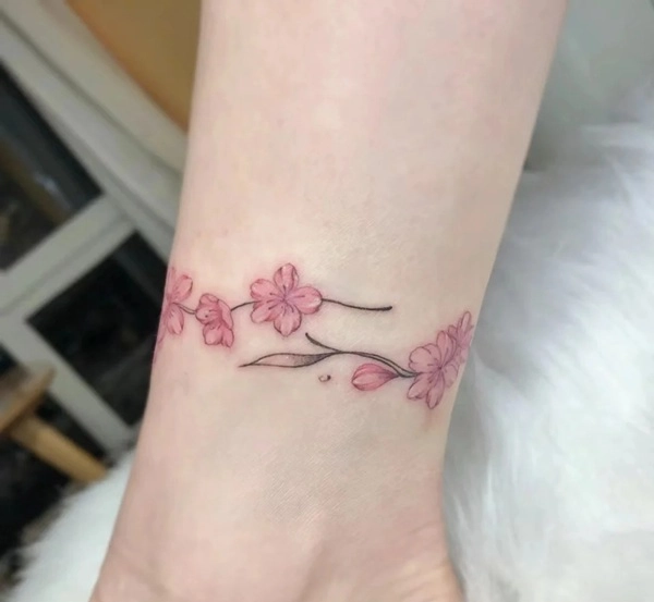 Tattoo hoa anh đào nữ trên cánh tay