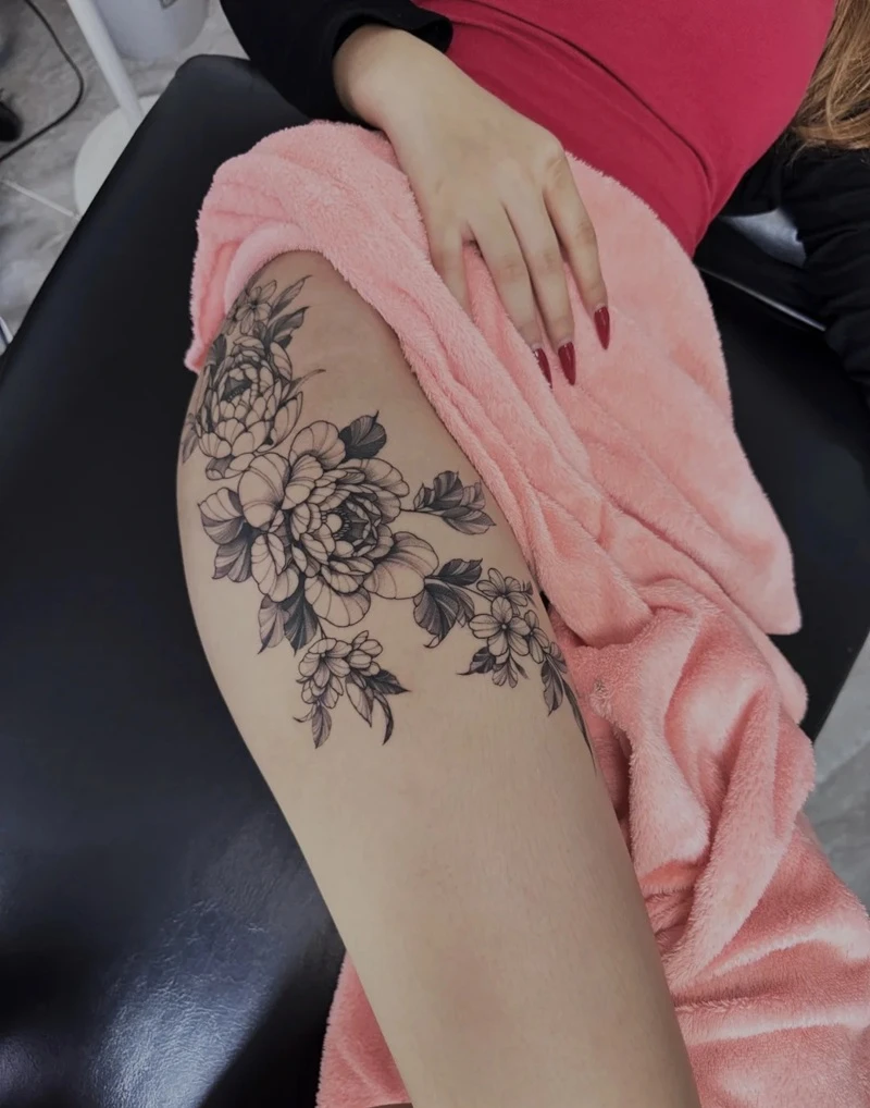Tattoo hoa cúc nữ hợp phong thủy