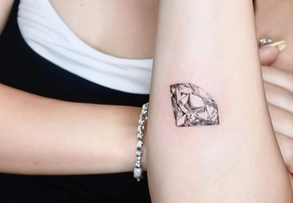 Tattoo kim cương phong thủy mini bản mảnh