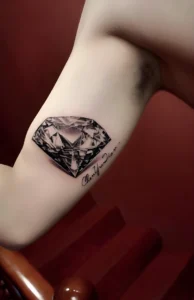 Tattoo kim cương phong thủy phong cách hiện đại