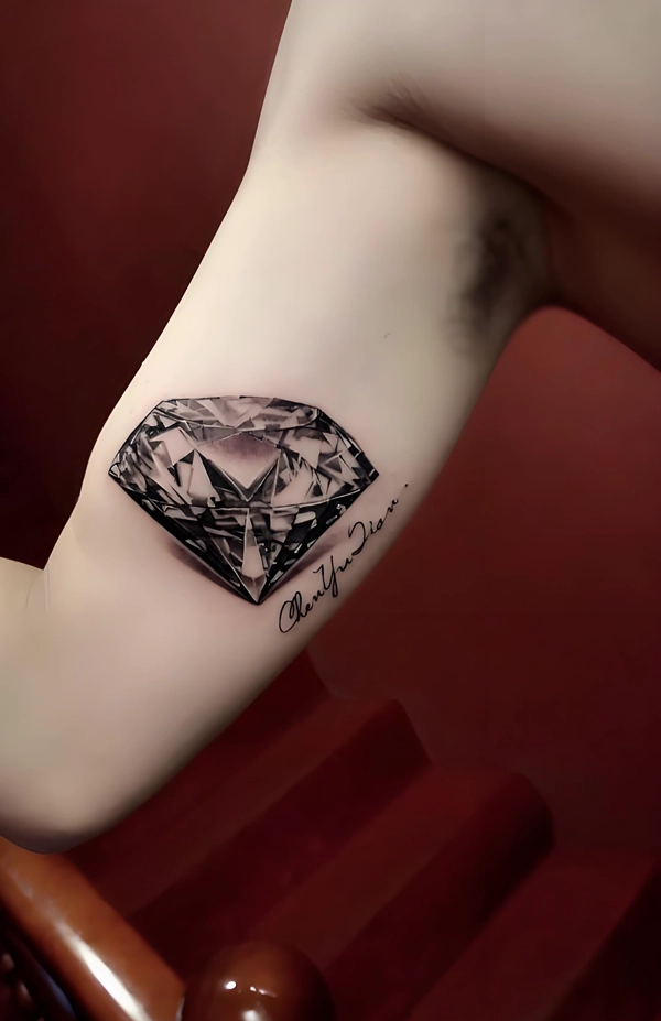 Tattoo kim cương phong thủy phong cách hiện đại