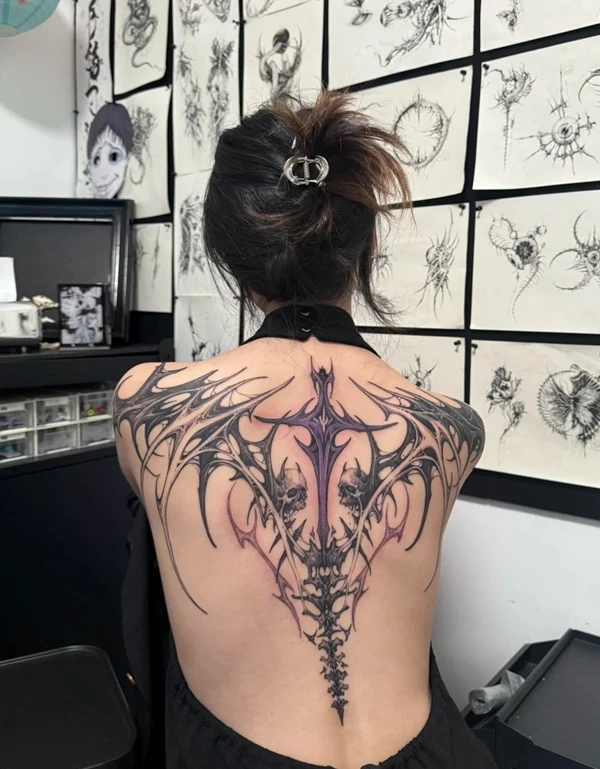 Tattoo lưng phong thủy mang năng lượng tích cực