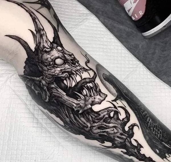 Tattoo ma thuật nam nghệ thuật sắc bén