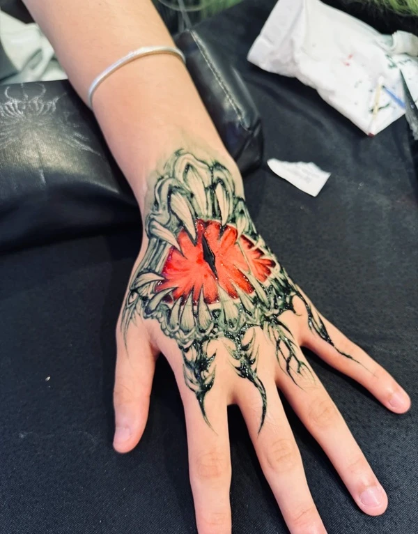 Tattoo mắt thần nữ nhẹ nhàng nghệ thuật