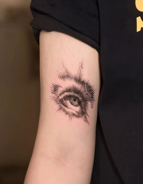 Tattoo mắt thần nữ phối màu hài hòa