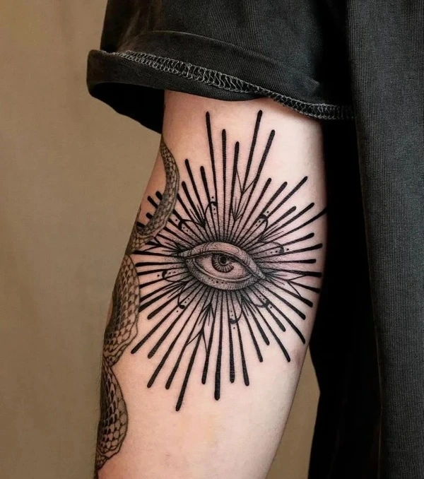 Tattoo mắt thần nữ sắc nét tinh tế