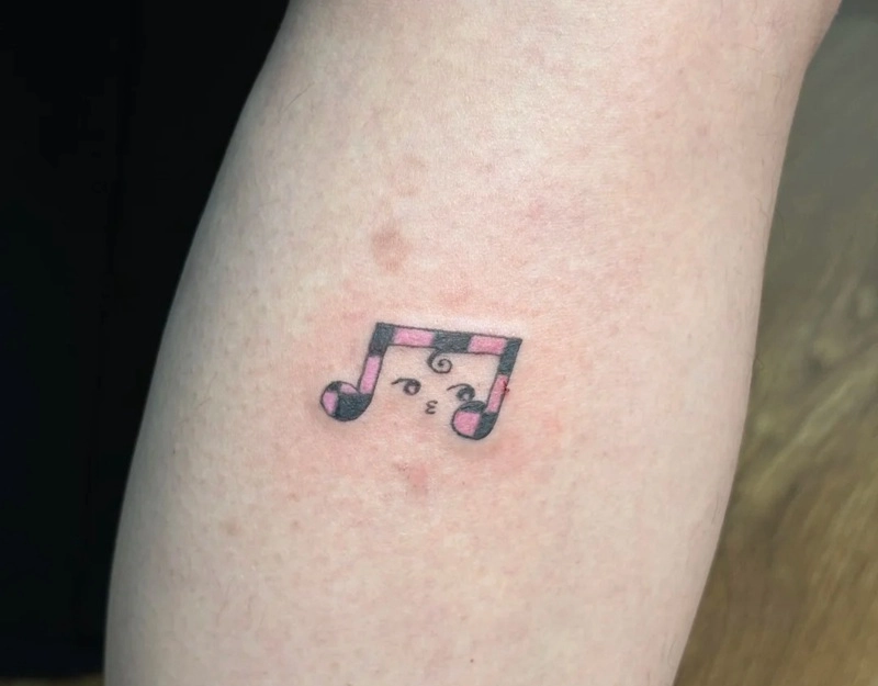 Tattoo nốt nhạc nữ ấn tượng mềm mại