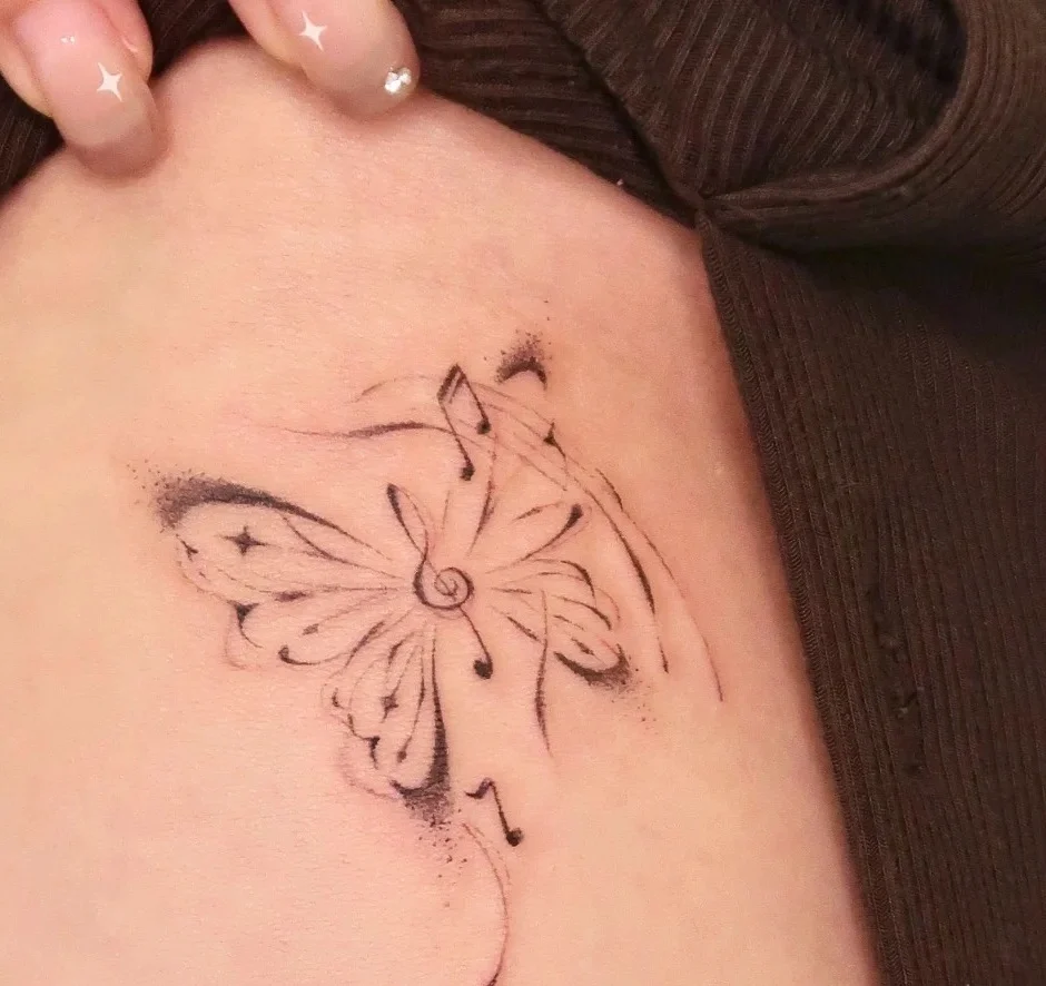 Tattoo nốt nhạc nữ bản nhỏ tinh tế