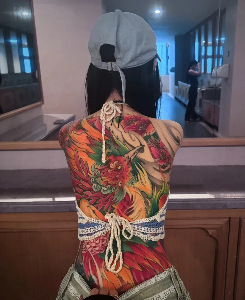 Tattoo phượng hoàng nữ phong cách hiện đại
