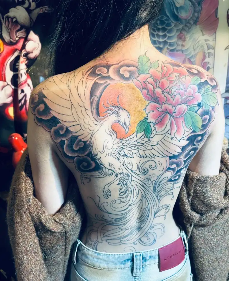 Tattoo phượng hoàng nữ phong cách tối giản