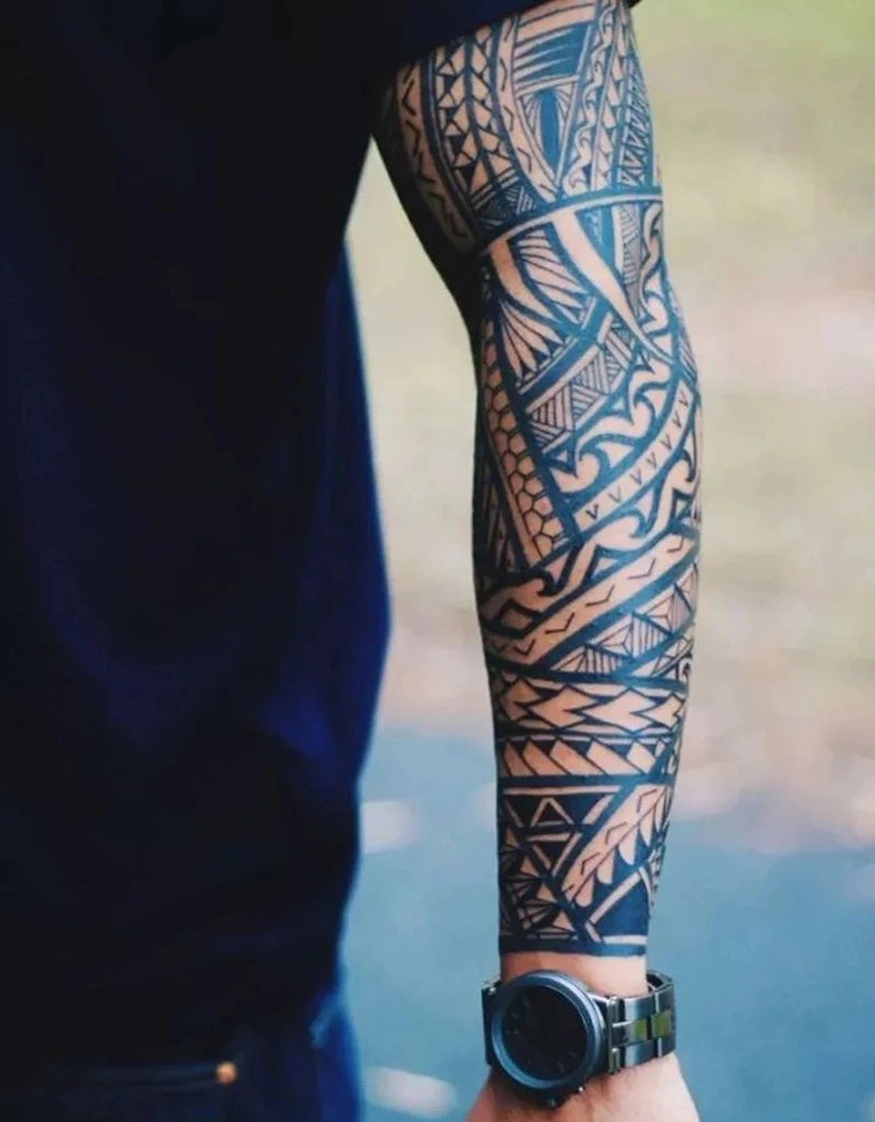 Tattoo quyền lực kết hợp họa tiết hình học