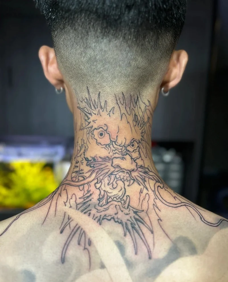Tattoo sau gáy phong thủy bản mảnh tinh tế
