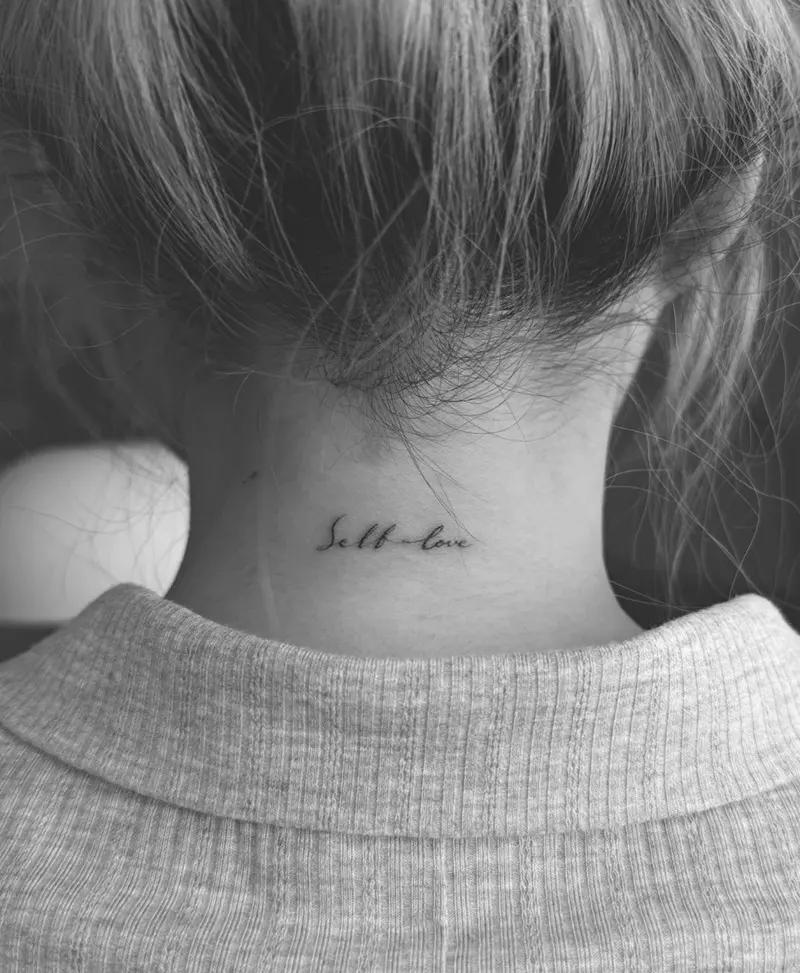 Tattoo sau gáy phong thủy mini