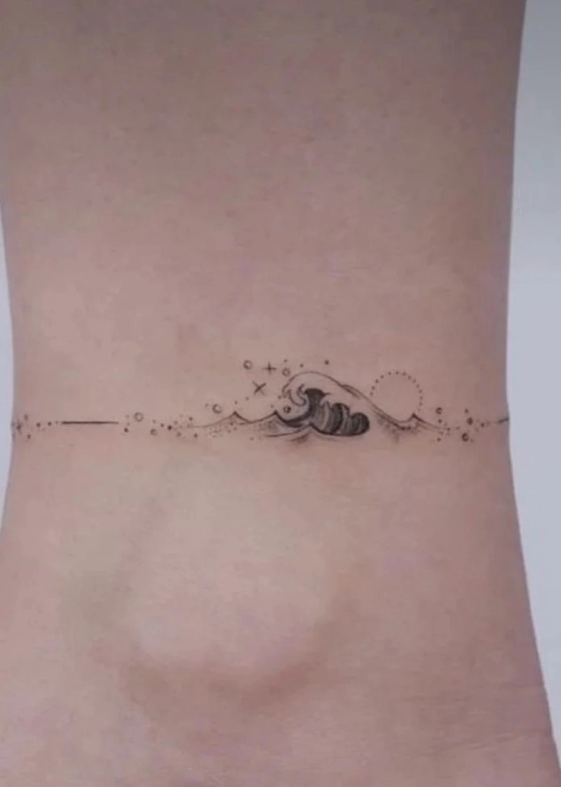Tattoo sóng biển nữ phong cách tối giản