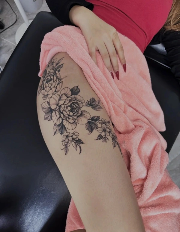 Tattoo thiên nhiên nữ đơn giản nhưng nổi bật