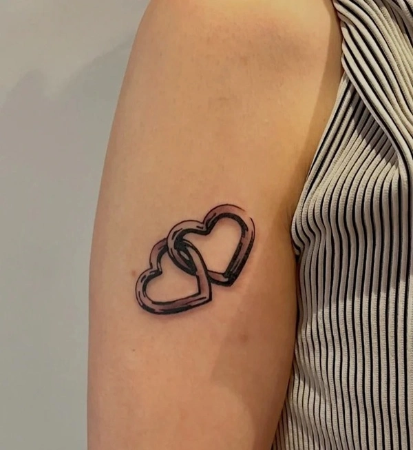 Tattoo trái tim đơn giản mà đẹp cho nữ
