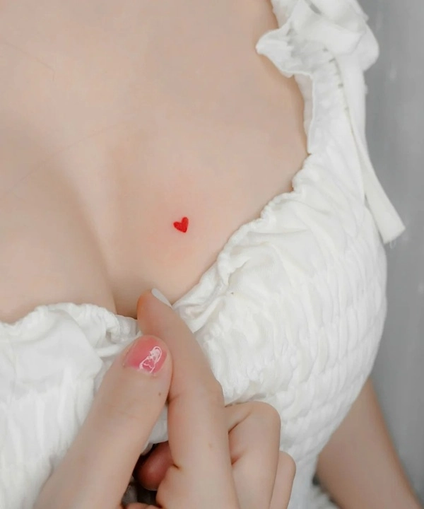 Tattoo trái tim mini cho nữ