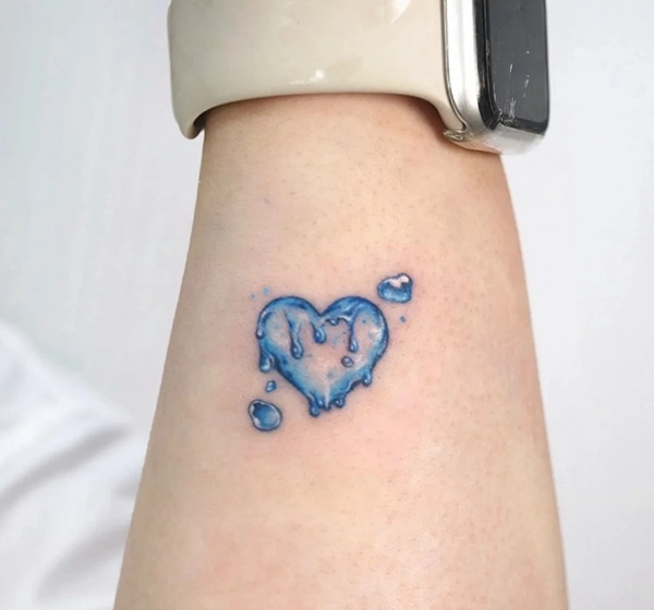Tattoo trái tim nữ gợi cảm