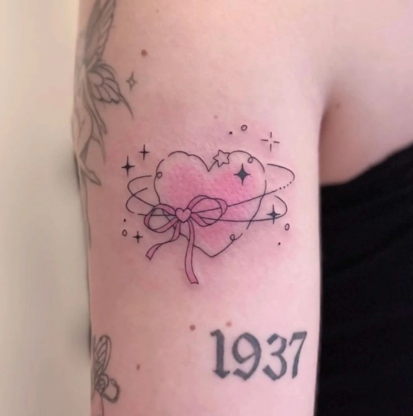 Tattoo trái tim nữ màu hồng xinh