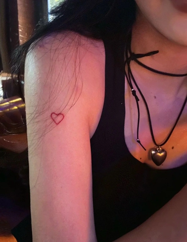 Tattoo trái tim nữ nhẹ nhàng dễ thương