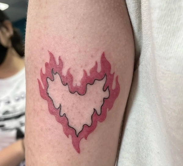 Tattoo trái tim nữ phong cách Nhật Bản