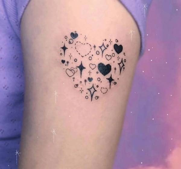 Tattoo trái tim nữ với đường nét mềm mại