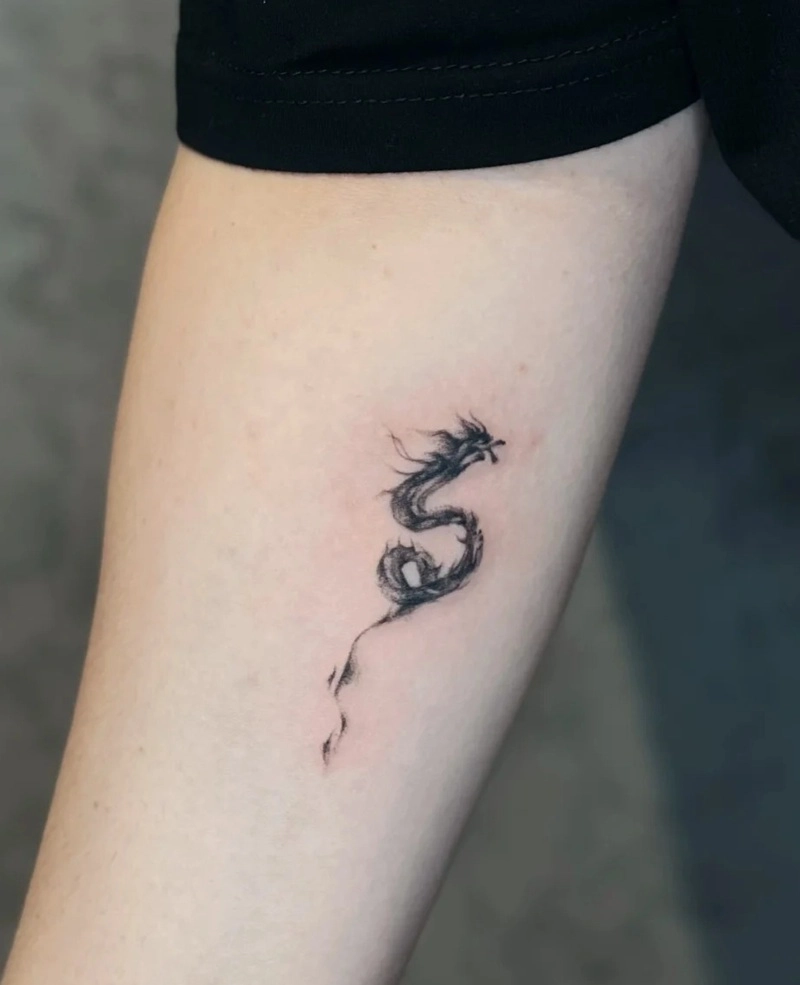 Tattoo tượng rồng mini nghệ thuật đen trắng