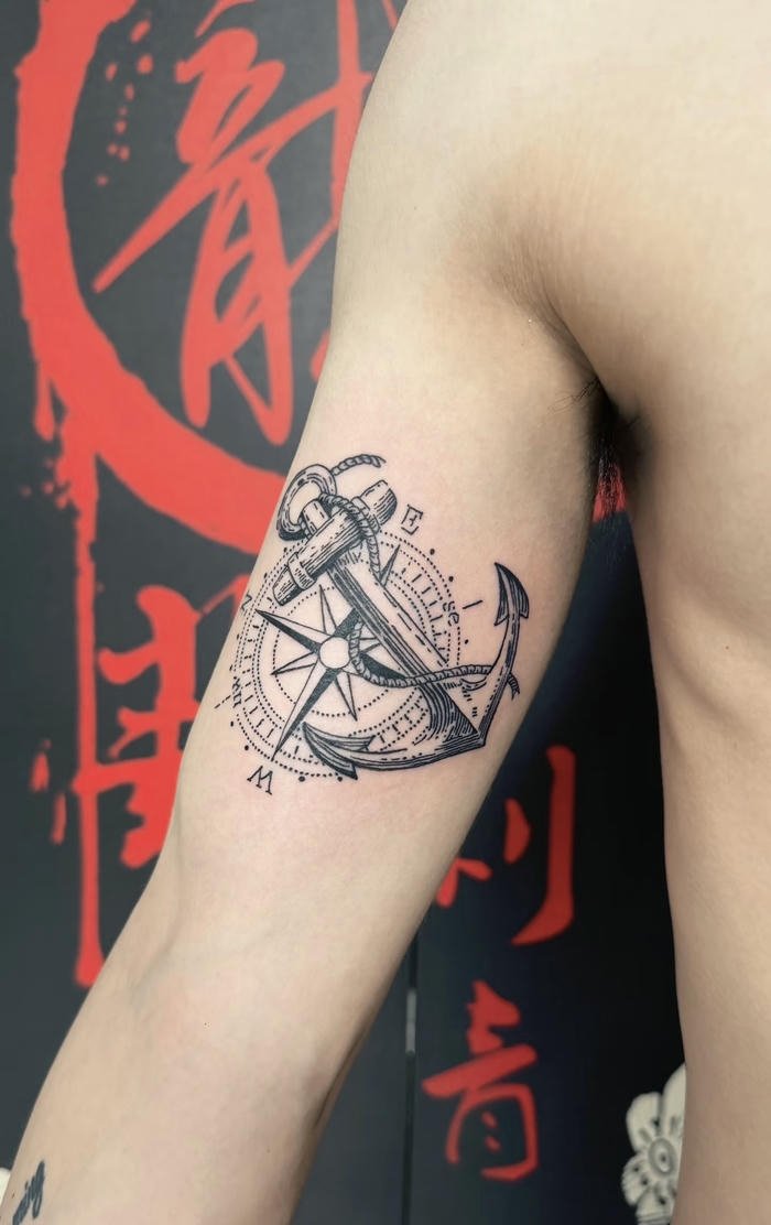 ảnh xăm la bàn nam đậm chất nghệ thuật