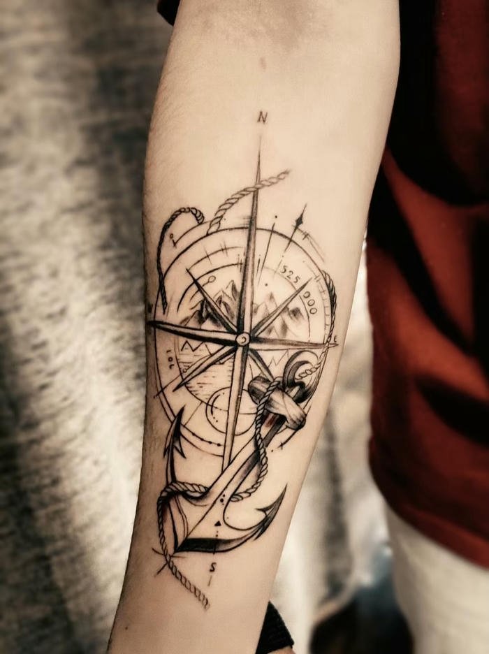 ảnh xăm la bàn nam tinh tế và mạnh mẽ