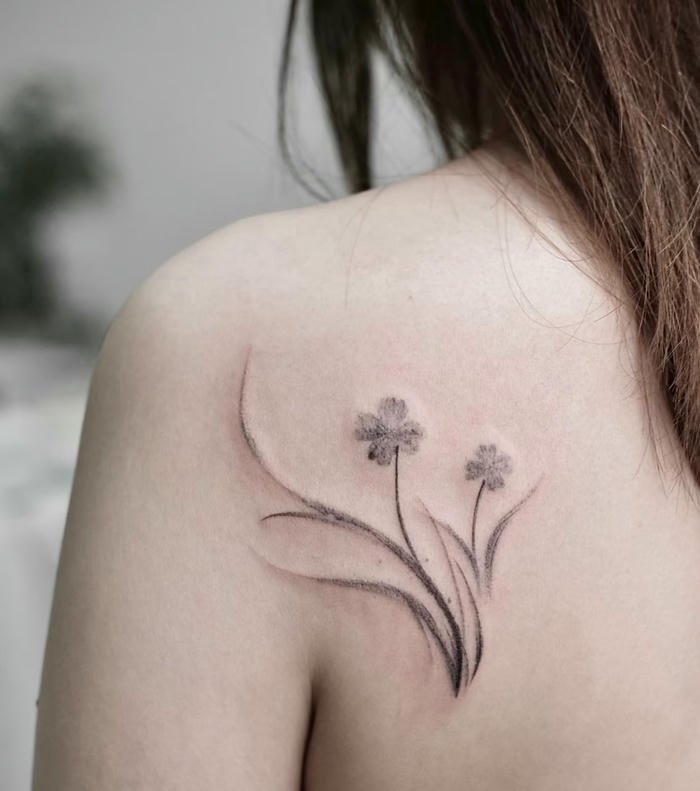 các hình xăm cây cỏ đen trắng thanh thoát