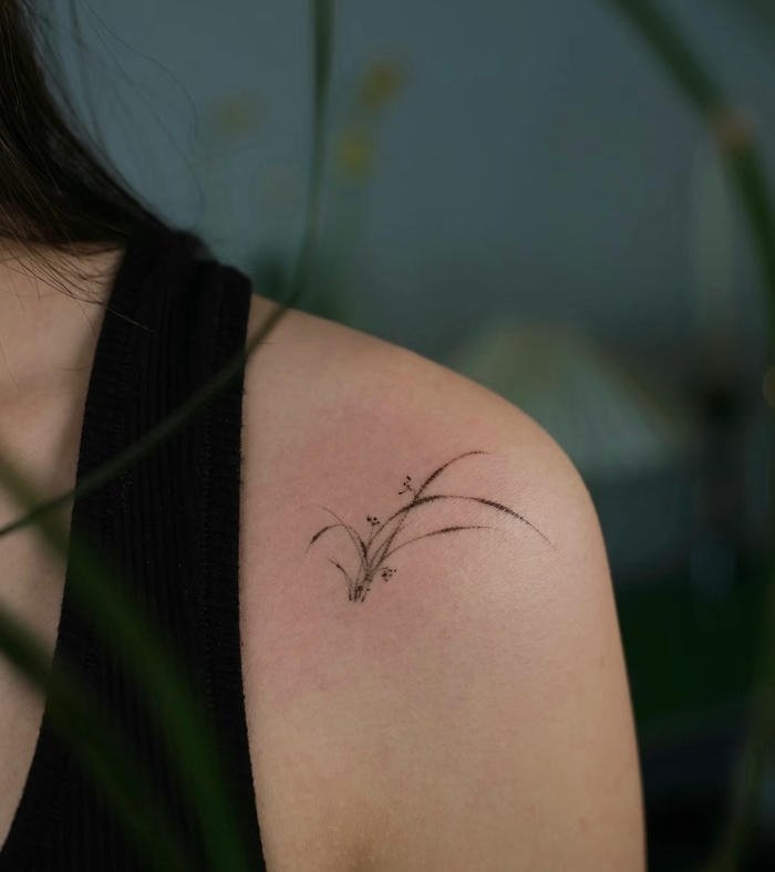 hình xăm cây cỏ nữ