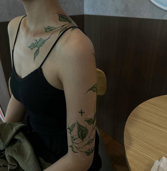 hình xăm lá cây nữ