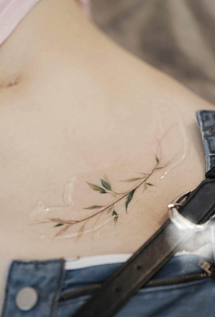 các hình xăm lá cây phong cách tối giản