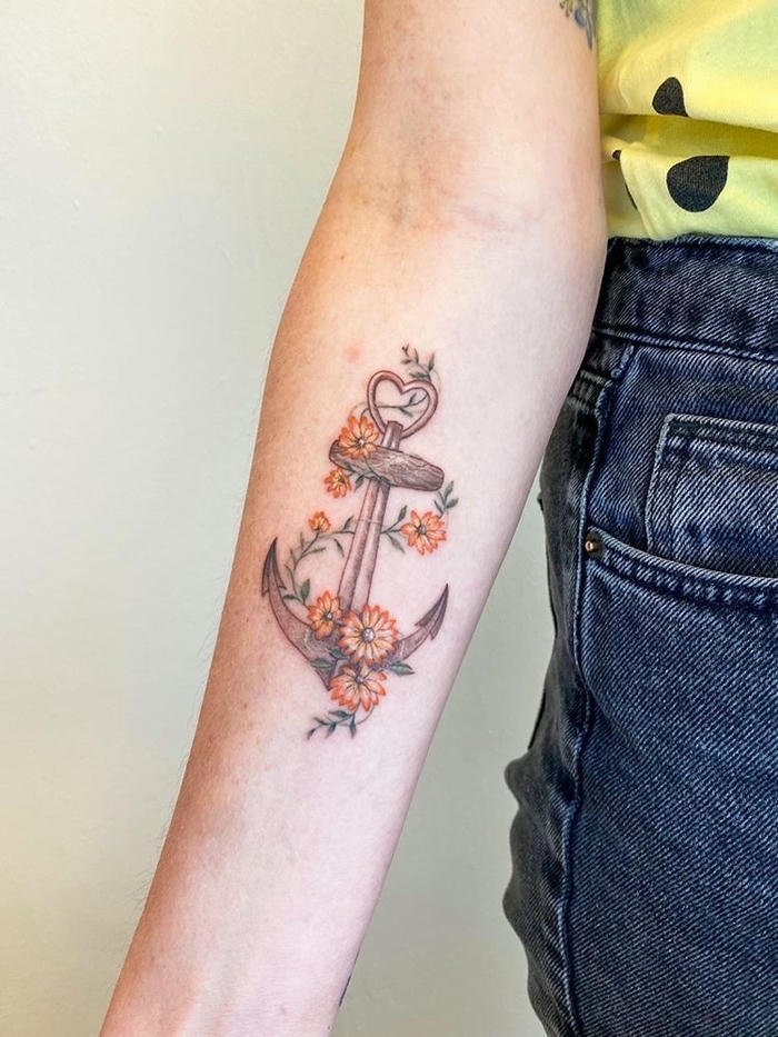 các hình xăm mỏ neo ở tay nữ