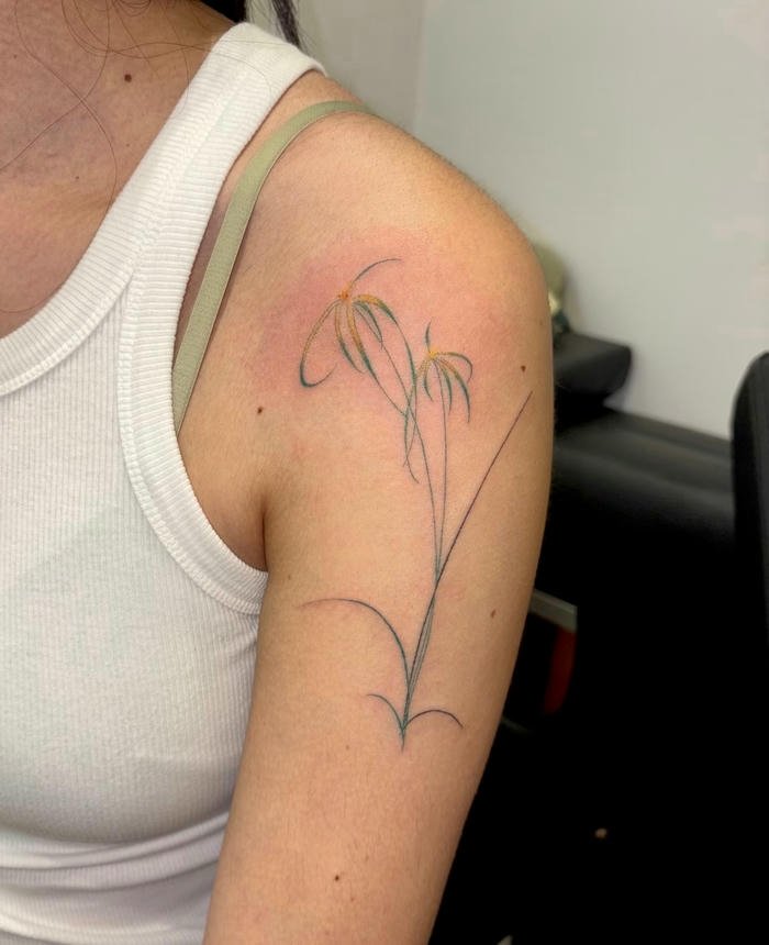 các hình xăm ở bắp tay nữ