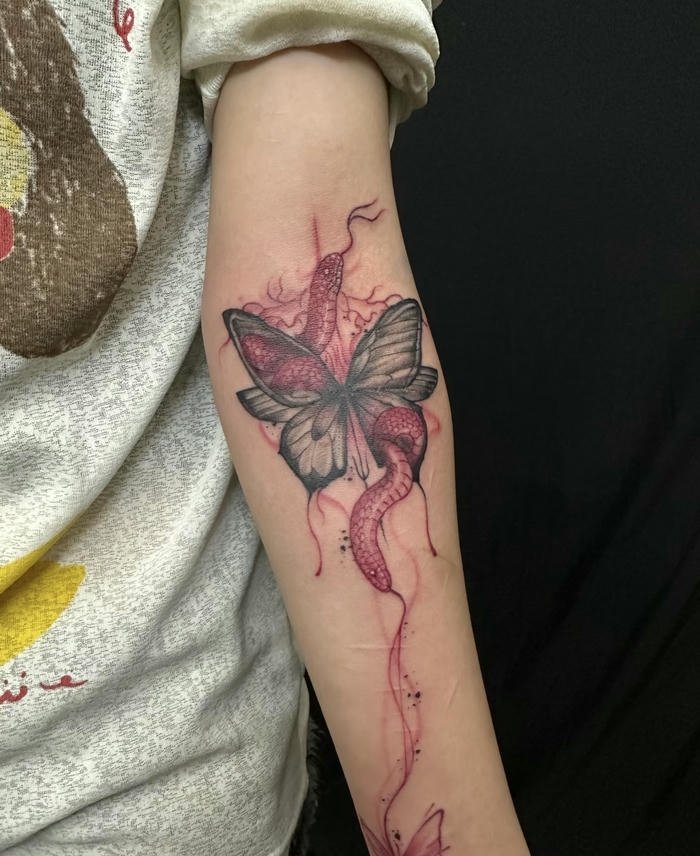 các hình xăm rắn nghệ thuật nữ