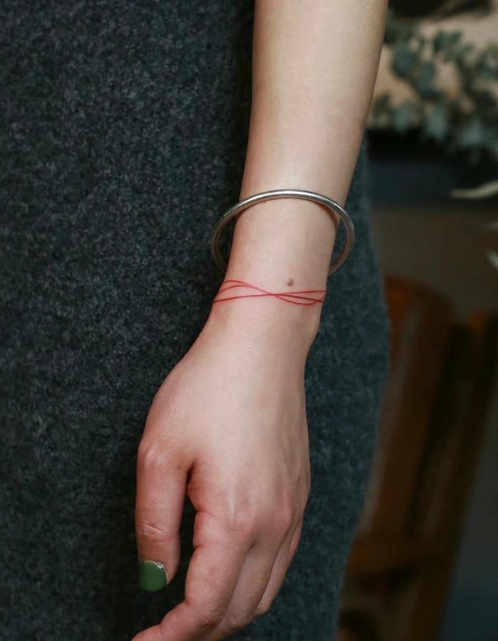 các hình xăm vòng tay nhỏ xinh nữ