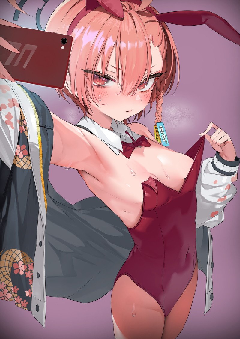 cô gái selfi khoe ngực