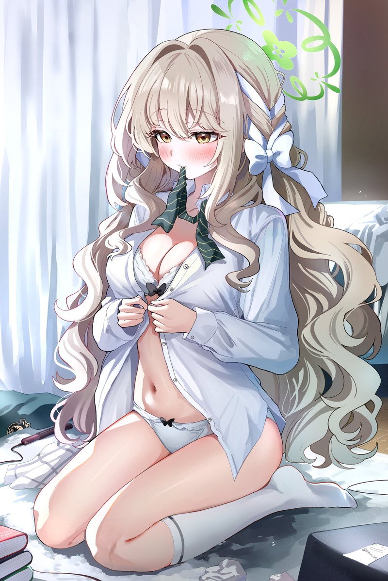 cô gái thân hình nóng bỏng gợi cảm