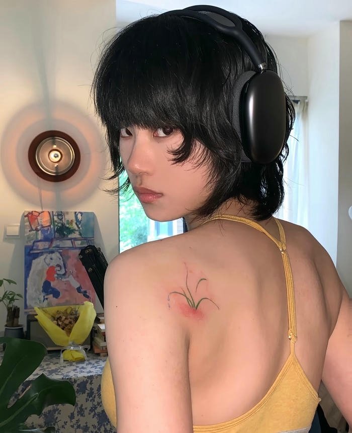 hình ảnh xăm cây cỏ nữ mini tinh tế cho vai