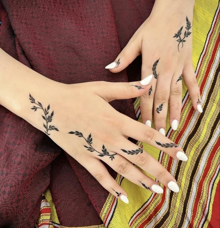 hình ảnh xăm lá cây ở bàn tay