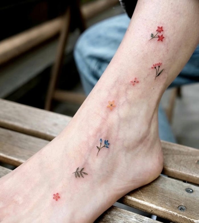 hình ảnh xăm lá cây ở ngón tay nhỏ xinh