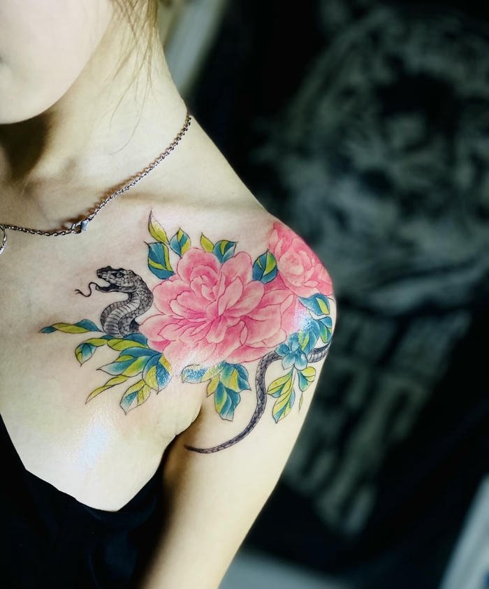 hình ảnh xăm rắn đẹp cho nữ