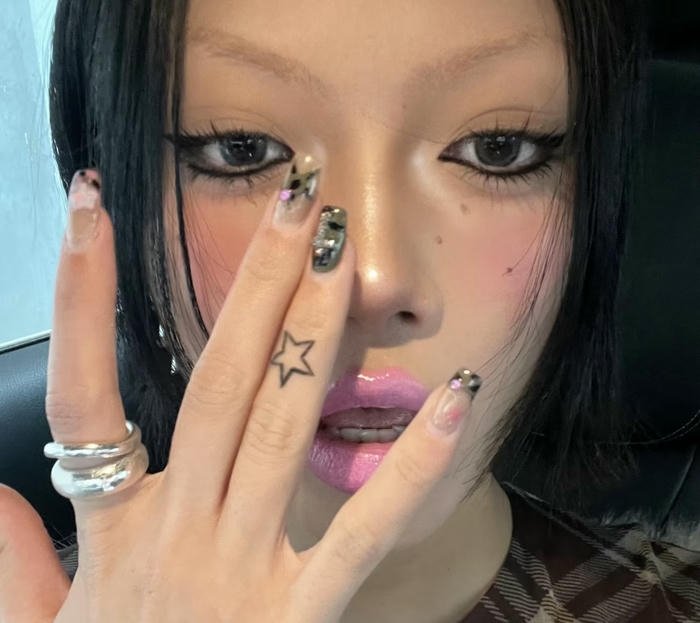 hình ảnh xăm sao đơn giản ở ngón tay hình ảnh xăm sao đơn giản ở ngón tay