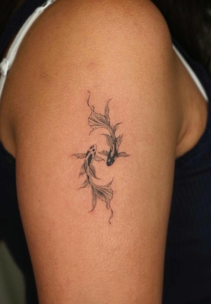 hình xăm cá chép mini cho nữ