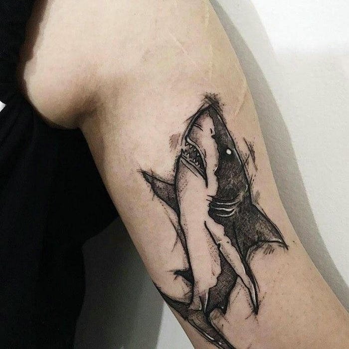 hình xăm cá mập đen trắng nam