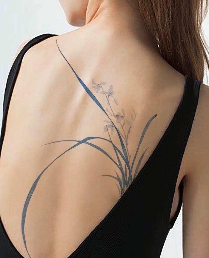 hình xăm cây cỏ ở lưng