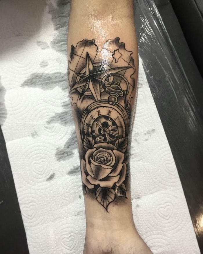 hình xăm đồng hồ nam phong cách lịch lãm